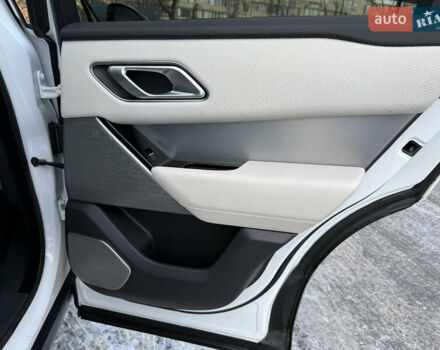 Білий Ленд Ровер Рендж Ровер Велар, об'ємом двигуна 2 л та пробігом 63 тис. км за 44500 $, фото 45 на Automoto.ua