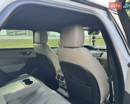 Белый Ленд Ровер Рендж Ровер Велар, объемом двигателя 2 л и пробегом 92 тыс. км за 48000 $, фото 16 на Automoto.ua