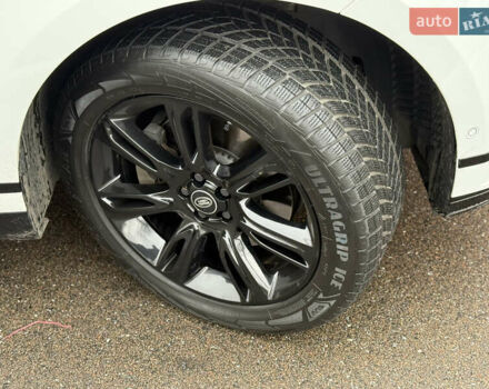 Белый Ленд Ровер Рендж Ровер Велар, объемом двигателя 2 л и пробегом 60 тыс. км за 44999 $, фото 10 на Automoto.ua