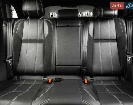 Білий Ленд Ровер Рендж Ровер Велар, об'ємом двигуна 3 л та пробігом 102 тис. км за 48900 $, фото 56 на Automoto.ua