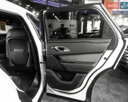 Білий Ленд Ровер Рендж Ровер Велар, об'ємом двигуна 3 л та пробігом 102 тис. км за 48900 $, фото 55 на Automoto.ua