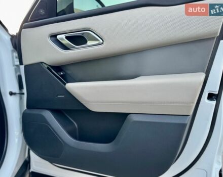 Белый Ленд Ровер Рендж Ровер Велар, объемом двигателя 2 л и пробегом 113 тыс. км за 41999 $, фото 38 на Automoto.ua