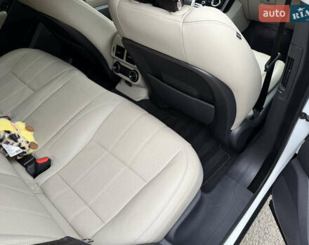 Білий Ленд Ровер Рендж Ровер Велар, об'ємом двигуна 2 л та пробігом 108 тис. км за 44999 $, фото 42 на Automoto.ua