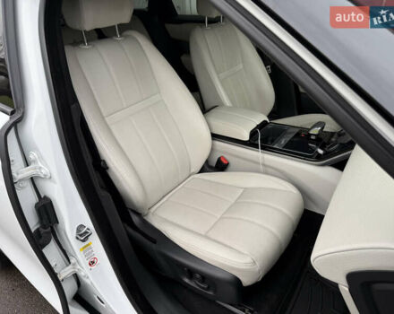 Белый Ленд Ровер Рендж Ровер Велар, объемом двигателя 2 л и пробегом 60 тыс. км за 44999 $, фото 13 на Automoto.ua