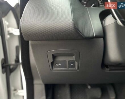 Білий Ленд Ровер Рендж Ровер Велар, об'ємом двигуна 2 л та пробігом 168 тис. км за 42000 $, фото 8 на Automoto.ua
