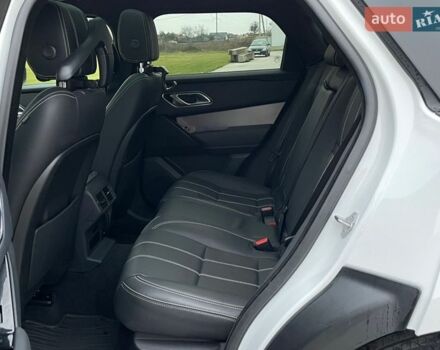 Білий Ленд Ровер Рендж Ровер Велар, об'ємом двигуна 2 л та пробігом 24 тис. км за 42500 $, фото 29 на Automoto.ua