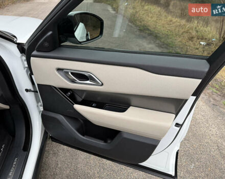 Білий Ленд Ровер Рендж Ровер Велар, об'ємом двигуна 2 л та пробігом 108 тис. км за 44999 $, фото 44 на Automoto.ua