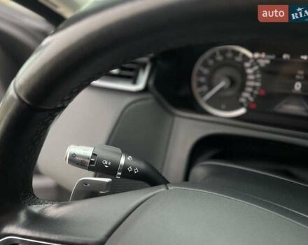 Білий Ленд Ровер Рендж Ровер Велар, об'ємом двигуна 2 л та пробігом 168 тис. км за 42000 $, фото 12 на Automoto.ua