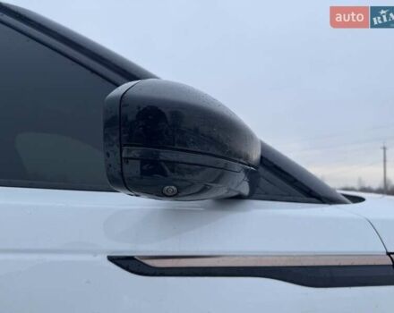 Білий Ленд Ровер Рендж Ровер Велар, об'ємом двигуна 2 л та пробігом 94 тис. км за 46000 $, фото 20 на Automoto.ua