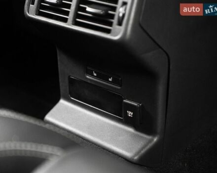 Білий Ленд Ровер Рендж Ровер Велар, об'ємом двигуна 3 л та пробігом 102 тис. км за 48900 $, фото 59 на Automoto.ua