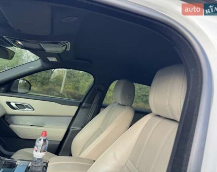 Белый Ленд Ровер Рендж Ровер Велар, объемом двигателя 2 л и пробегом 92 тыс. км за 48000 $, фото 19 на Automoto.ua