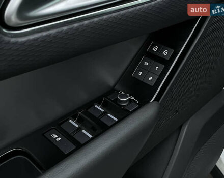 Білий Ленд Ровер Рендж Ровер Велар, об'ємом двигуна 2 л та пробігом 25 тис. км за 45000 $, фото 41 на Automoto.ua