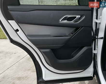 Білий Ленд Ровер Рендж Ровер Велар, об'ємом двигуна 2 л та пробігом 25 тис. км за 45000 $, фото 67 на Automoto.ua