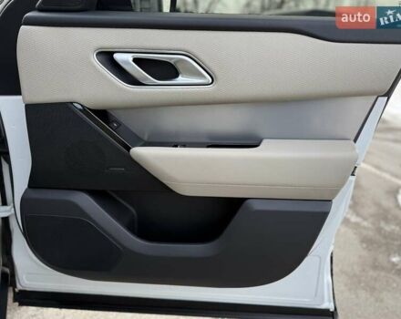 Белый Ленд Ровер Рендж Ровер Велар, объемом двигателя 2 л и пробегом 68 тыс. км за 57500 $, фото 32 на Automoto.ua