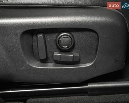 Білий Ленд Ровер Рендж Ровер Велар, об'ємом двигуна 3 л та пробігом 102 тис. км за 48900 $, фото 85 на Automoto.ua