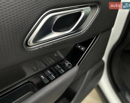 Білий Ленд Ровер Рендж Ровер Велар, об'ємом двигуна 2 л та пробігом 168 тис. км за 42000 $, фото 5 на Automoto.ua