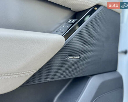 Білий Ленд Ровер Рендж Ровер Велар, об'ємом двигуна 2 л та пробігом 108 тис. км за 43500 $, фото 20 на Automoto.ua