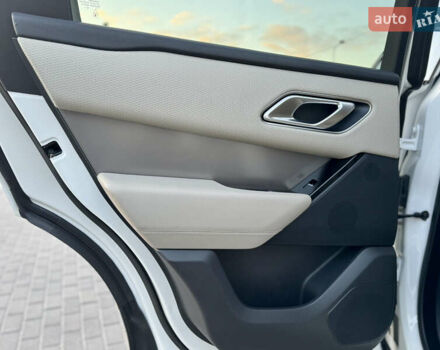 Білий Ленд Ровер Рендж Ровер Велар, об'ємом двигуна 2 л та пробігом 108 тис. км за 43500 $, фото 24 на Automoto.ua