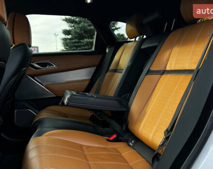 Білий Ленд Ровер Рендж Ровер Велар, об'ємом двигуна 3 л та пробігом 64 тис. км за 58900 $, фото 26 на Automoto.ua