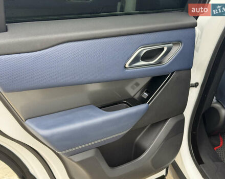 Белый Ленд Ровер Рендж Ровер Велар, объемом двигателя 2 л и пробегом 28 тыс. км за 48900 $, фото 23 на Automoto.ua