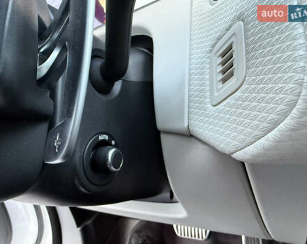 Белый Ленд Ровер Рендж Ровер Велар, объемом двигателя 2 л и пробегом 63 тыс. км за 44999 $, фото 52 на Automoto.ua