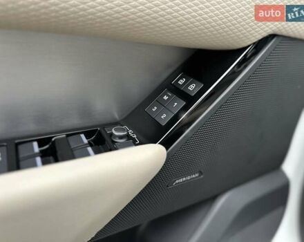 Белый Ленд Ровер Рендж Ровер Велар, объемом двигателя 2 л и пробегом 68 тыс. км за 57500 $, фото 54 на Automoto.ua