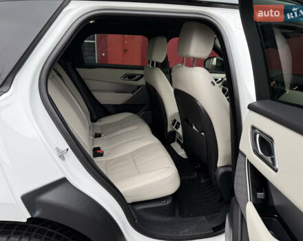 Белый Ленд Ровер Рендж Ровер Велар, объемом двигателя 2 л и пробегом 63 тыс. км за 45500 $, фото 14 на Automoto.ua