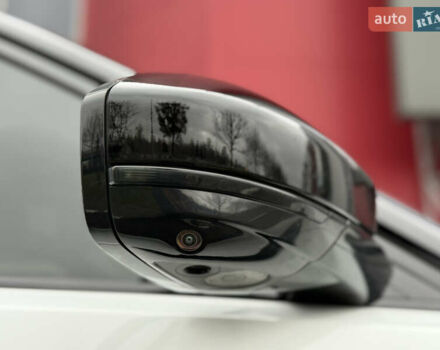 Белый Ленд Ровер Рендж Ровер Велар, объемом двигателя 2 л и пробегом 63 тыс. км за 44900 $, фото 11 на Automoto.ua