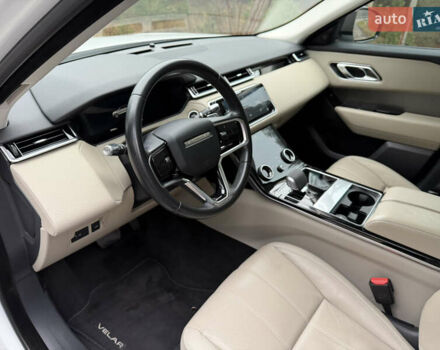 Білий Ленд Ровер Рендж Ровер Велар, об'ємом двигуна 2 л та пробігом 108 тис. км за 44999 $, фото 40 на Automoto.ua
