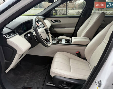 Белый Ленд Ровер Рендж Ровер Велар, объемом двигателя 2 л и пробегом 63 тыс. км за 44900 $, фото 23 на Automoto.ua