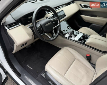 Білий Ленд Ровер Рендж Ровер Велар, об'ємом двигуна 2 л та пробігом 108 тис. км за 44999 $, фото 39 на Automoto.ua