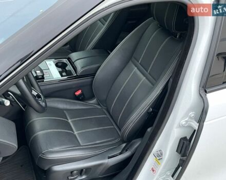 Білий Ленд Ровер Рендж Ровер Велар, об'ємом двигуна 2 л та пробігом 24 тис. км за 42500 $, фото 24 на Automoto.ua