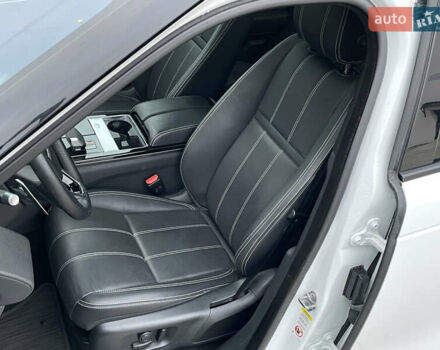 Білий Ленд Ровер Рендж Ровер Велар, об'ємом двигуна 2 л та пробігом 25 тис. км за 45000 $, фото 28 на Automoto.ua