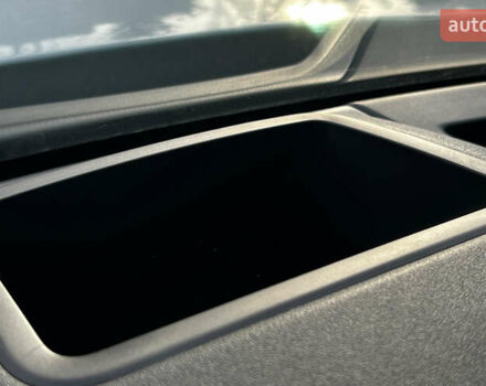 Білий Ленд Ровер Рендж Ровер Велар, об'ємом двигуна 3 л та пробігом 64 тис. км за 58900 $, фото 20 на Automoto.ua