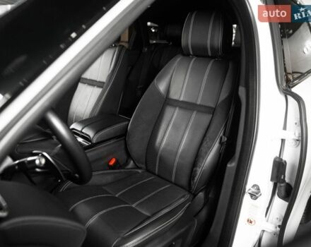 Білий Ленд Ровер Рендж Ровер Велар, об'ємом двигуна 3 л та пробігом 102 тис. км за 48900 $, фото 58 на Automoto.ua