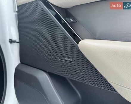 Білий Ленд Ровер Рендж Ровер Велар, об'ємом двигуна 2 л та пробігом 94 тис. км за 46000 $, фото 16 на Automoto.ua