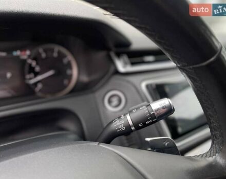 Білий Ленд Ровер Рендж Ровер Велар, об'ємом двигуна 2 л та пробігом 168 тис. км за 42000 $, фото 11 на Automoto.ua