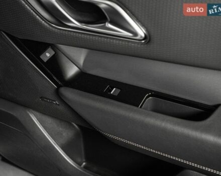 Білий Ленд Ровер Рендж Ровер Велар, об'ємом двигуна 3 л та пробігом 102 тис. км за 48900 $, фото 87 на Automoto.ua