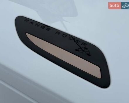 Белый Ленд Ровер Рендж Ровер Велар, объемом двигателя 2 л и пробегом 68 тыс. км за 57500 $, фото 30 на Automoto.ua