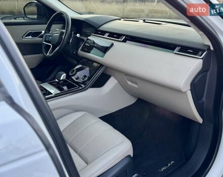 Білий Ленд Ровер Рендж Ровер Велар, об'ємом двигуна 2 л та пробігом 108 тис. км за 43999 $, фото 31 на Automoto.ua