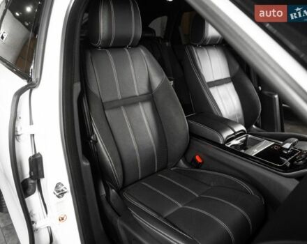 Білий Ленд Ровер Рендж Ровер Велар, об'ємом двигуна 3 л та пробігом 102 тис. км за 48900 $, фото 68 на Automoto.ua