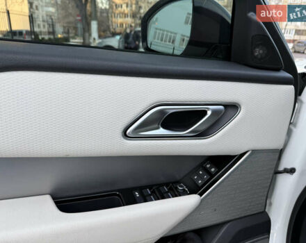 Білий Ленд Ровер Рендж Ровер Велар, об'ємом двигуна 2 л та пробігом 63 тис. км за 44500 $, фото 33 на Automoto.ua