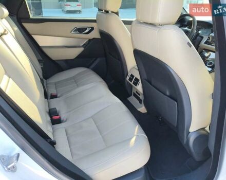 Белый Ленд Ровер Рендж Ровер Велар, объемом двигателя 2 л и пробегом 37 тыс. км за 51783 $, фото 30 на Automoto.ua