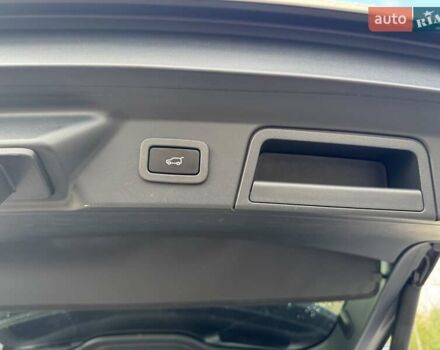 Белый Ленд Ровер Рендж Ровер Велар, объемом двигателя 2 л и пробегом 92 тыс. км за 48000 $, фото 36 на Automoto.ua