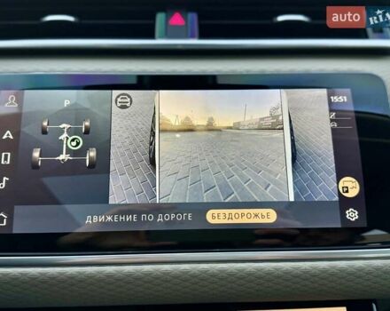 Білий Ленд Ровер Рендж Ровер Велар, об'ємом двигуна 2 л та пробігом 108 тис. км за 43999 $, фото 40 на Automoto.ua