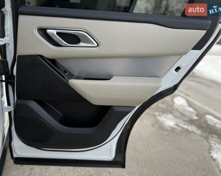 Белый Ленд Ровер Рендж Ровер Велар, объемом двигателя 2 л и пробегом 68 тыс. км за 57500 $, фото 43 на Automoto.ua