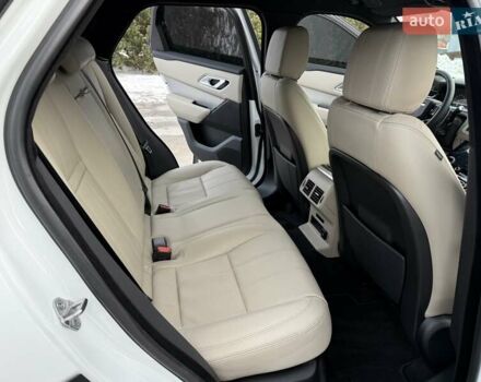 Белый Ленд Ровер Рендж Ровер Велар, объемом двигателя 2 л и пробегом 68 тыс. км за 57500 $, фото 45 на Automoto.ua