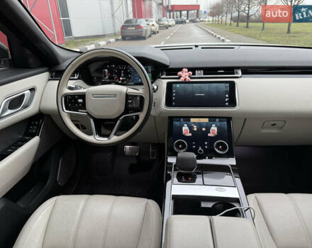 Белый Ленд Ровер Рендж Ровер Велар, объемом двигателя 2 л и пробегом 60 тыс. км за 44999 $, фото 26 на Automoto.ua