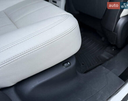 Білий Ленд Ровер Рендж Ровер Велар, об'ємом двигуна 2 л та пробігом 63 тис. км за 44500 $, фото 44 на Automoto.ua