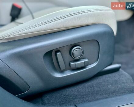 Белый Ленд Ровер Рендж Ровер Велар, объемом двигателя 2 л и пробегом 113 тыс. км за 41999 $, фото 37 на Automoto.ua